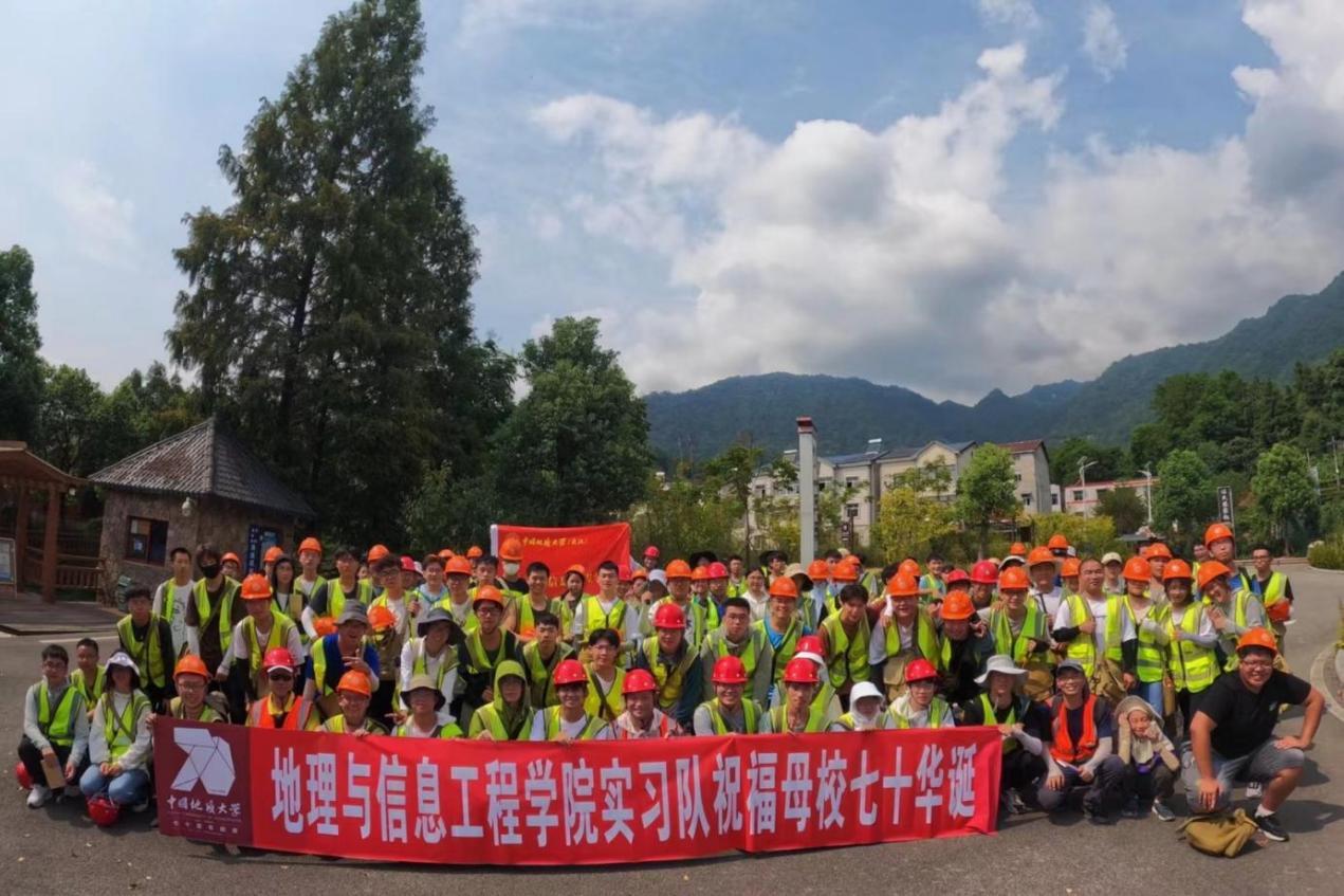 //bksy.hciyuan.net/__local/2/6C/F2/3408A0D8E33E1FA1F7D82CE1B26_5B2D4D93_248D3.png